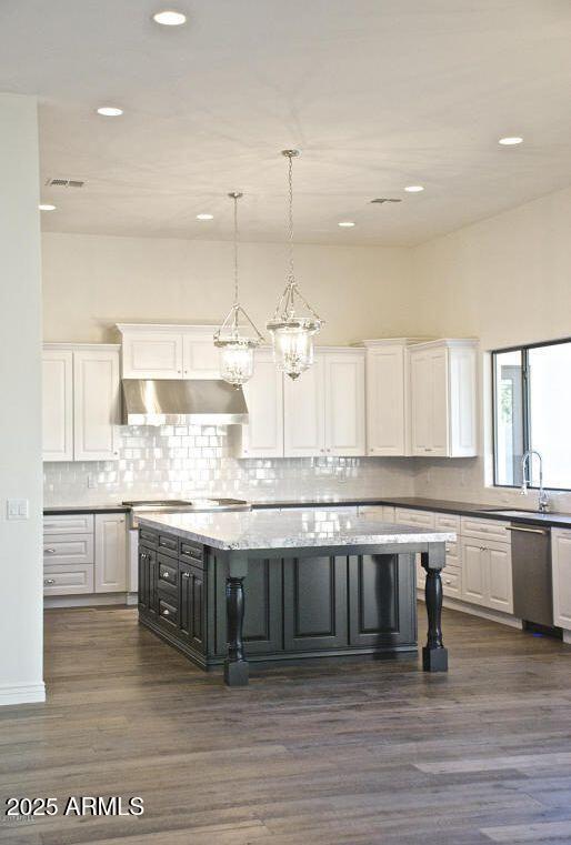 Building Photo - 2836 E Carob Dr