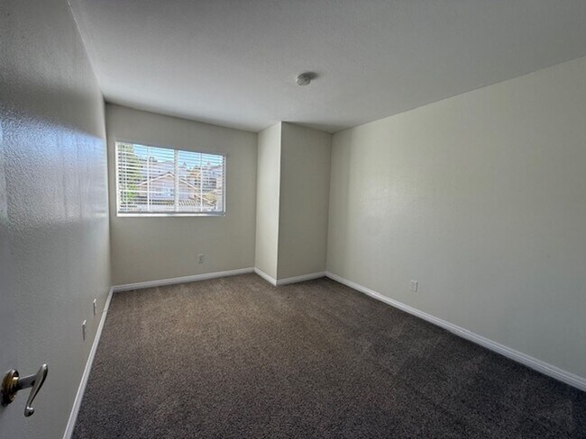 Building Photo - Spectacular view home in Anaheim Hills