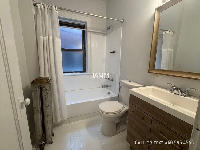 Building Photo - 2773 Hampshire-Unit 4