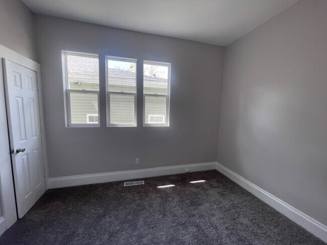 Building Photo - 1138 W 30th St