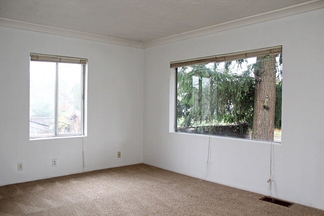 Building Photo - Cute Roseway Bungalow