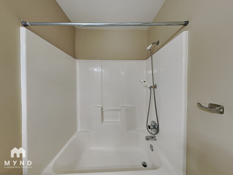 Building Photo - 15308 SW Highpoint Dr