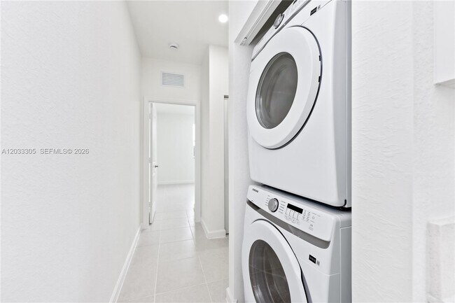 Building Photo - 18690 SW 136th Ct