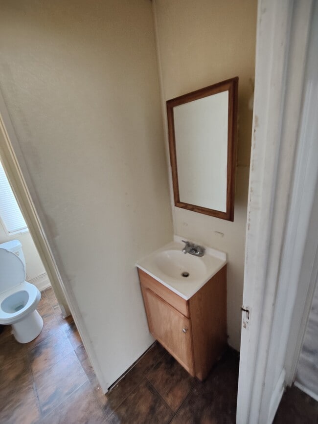 Building Photo - 388 Chew St