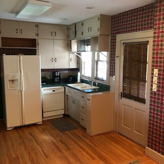 Building Photo - COMING SOON! Maryville 37801 - 3 bedroom, ...