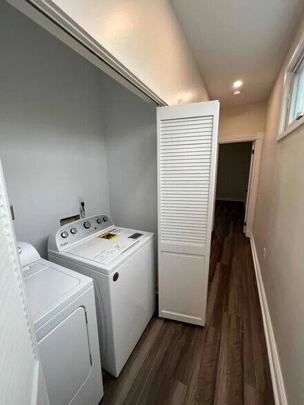 Building Photo - 521 Avery St