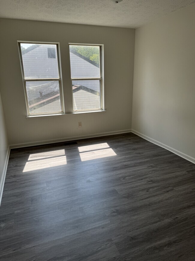 Building Photo - 2074 Hopkins Mill Rd