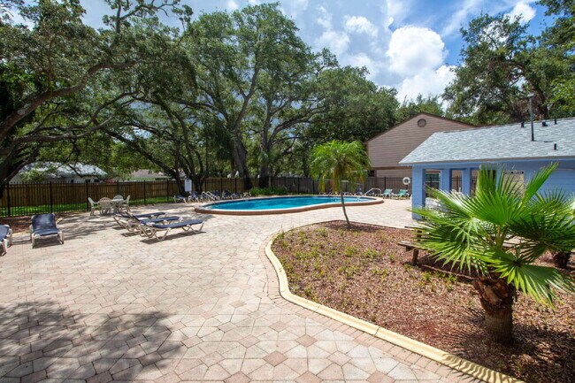 Building Photo - This tasteful decorated home features 3 be...
