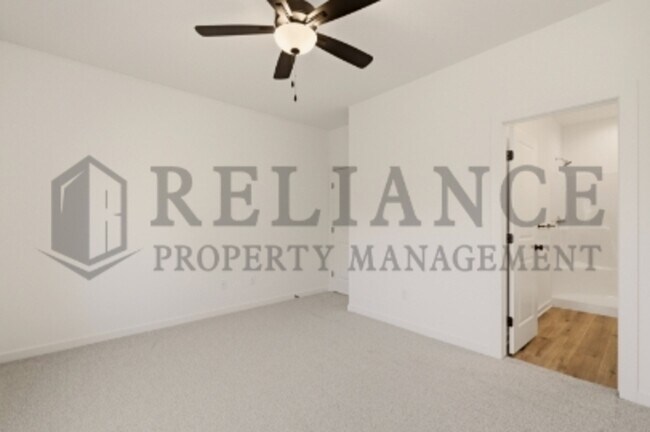 Building Photo - 5301 N Pinecrest Ct