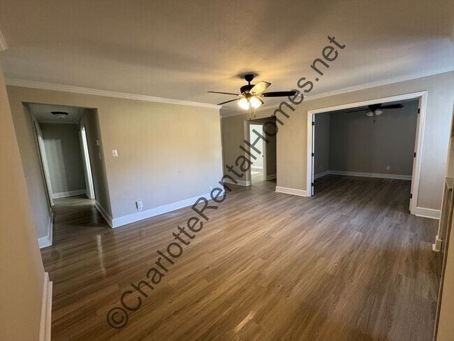 Building Photo - Updated 4 bedroom 2 bathroom home with back deck & large storage shed in Gastonia!