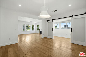 Building Photo - 1054 S Plymouth Blvd