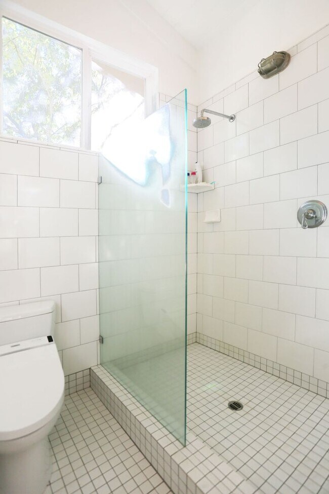 Building Photo - Gorgeous 4BR/3BA Single Family Home in the heart of Sonoma Wine Country, Pool, Deck, Pickle Ball ...