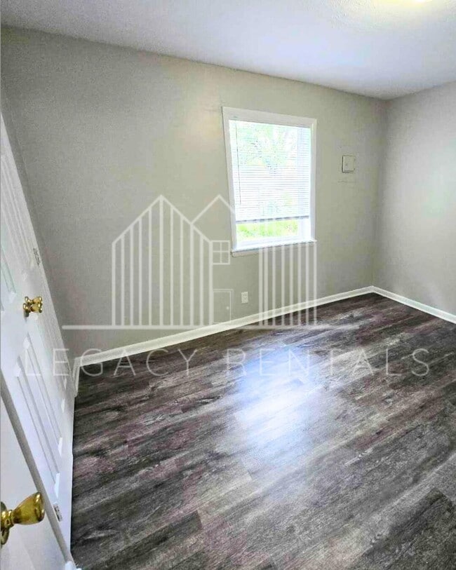 Building Photo - 107 Robbins Dr