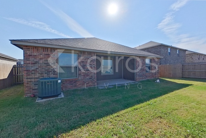 Building Photo - 713 St James Pl