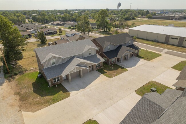 Building Photo - Brand New 2-Bed/3-Bath Townhouse in Joplin...