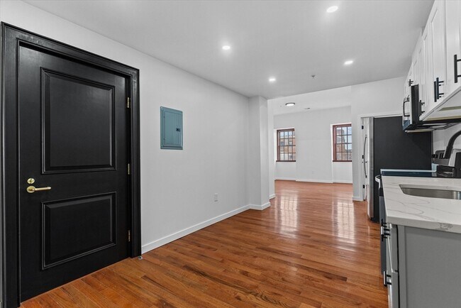 Building Photo - 280 Essex St