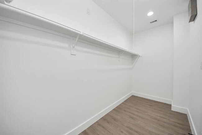 Building Photo - 9023 Spaulding St