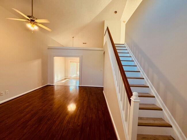 Building Photo - 3072 Prichard Dr