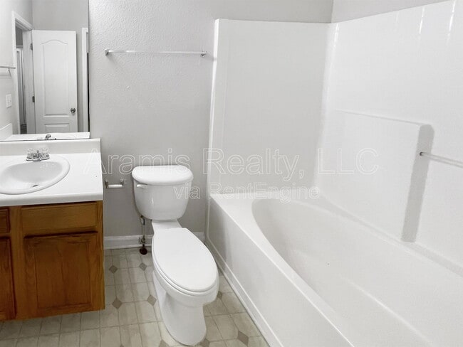 Building Photo - 3930 Cypress Pointe Dr
