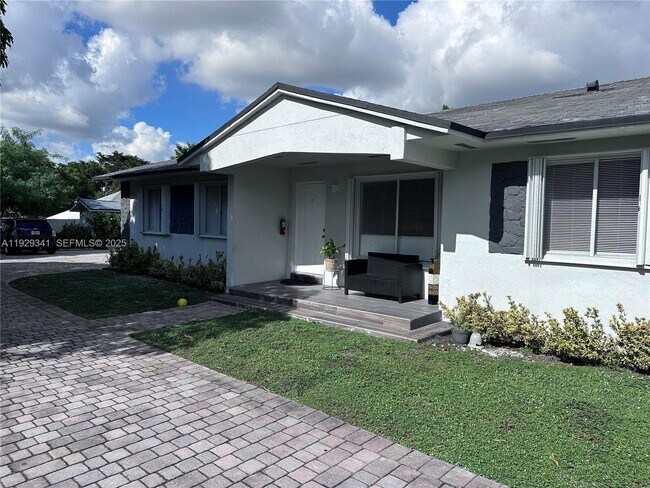 Building Photo - 15720 NW 44th Ct