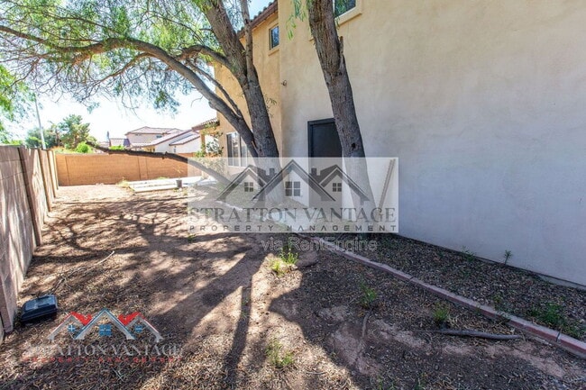 Building Photo - 2185 N Mosley Dr