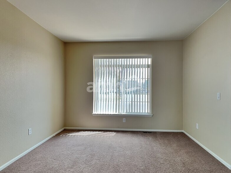 Building Photo - 285 Octillo St