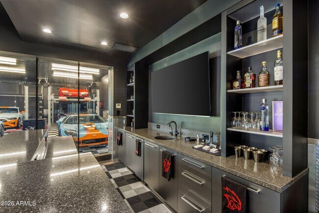 Building Photo - 10110 E Siesta Ln