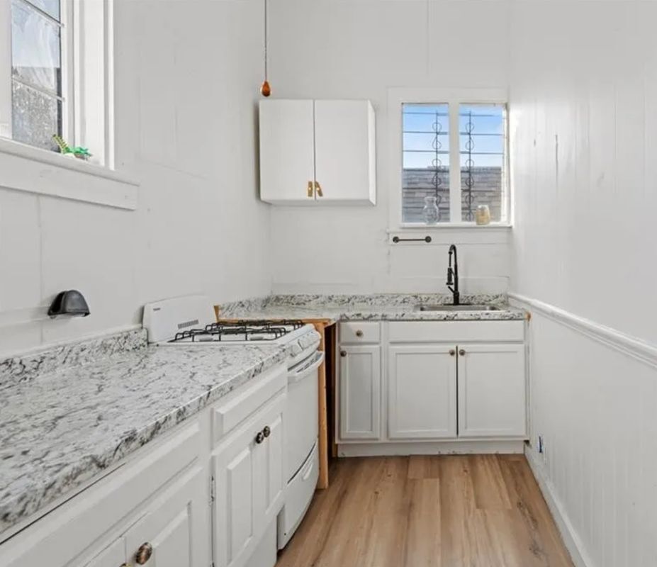 Building Photo - 1035 N Derbigny St