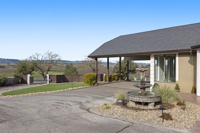 Building Photo - 9168 Eastside Rd