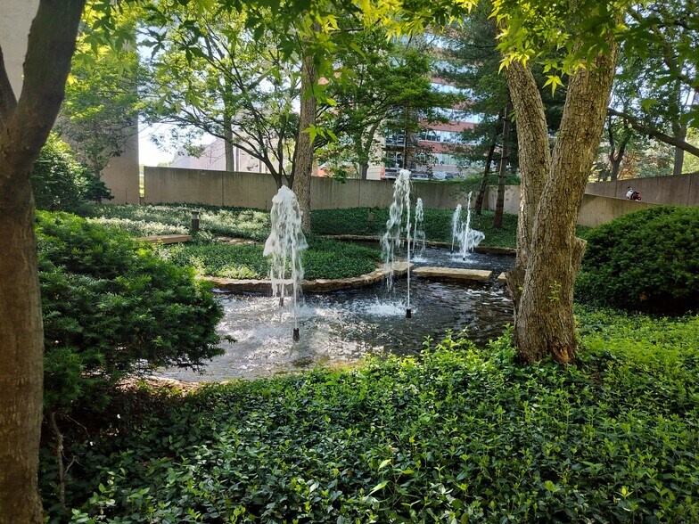 Building Photo - 2525 Main St