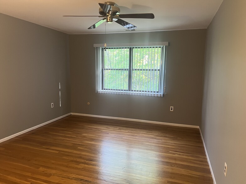 Building Photo - 908 Silver Ct