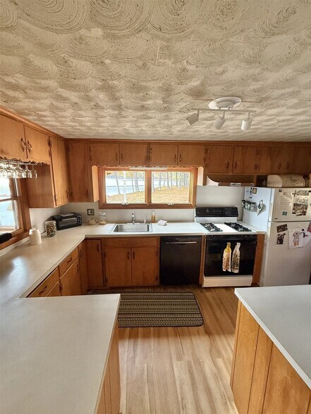 Building Photo - 156 Barker Pond Rd