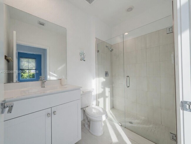 Building Photo - 217 SW 170th Ave