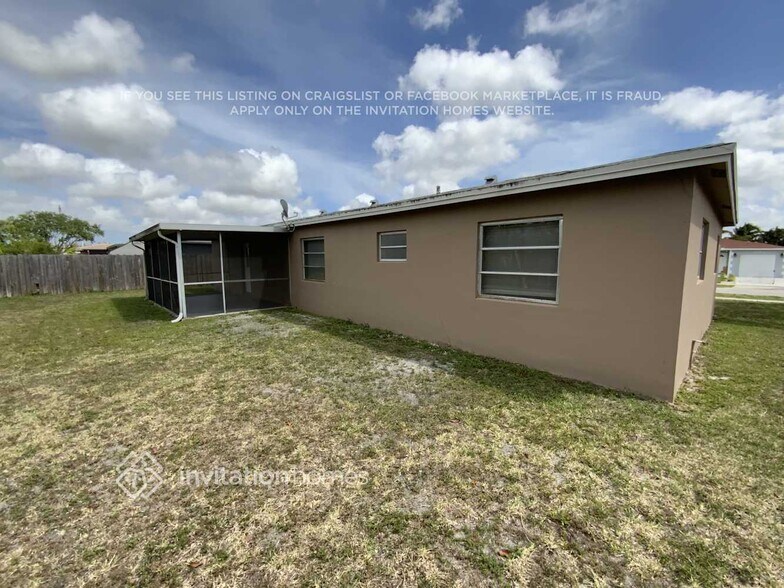 Building Photo - 11143 Mustang St