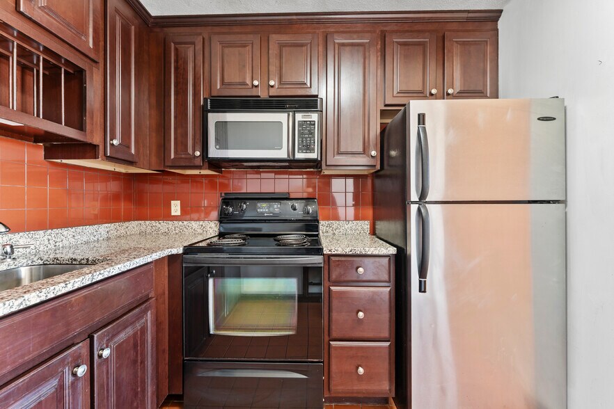 kitchen - 660 Tremont St