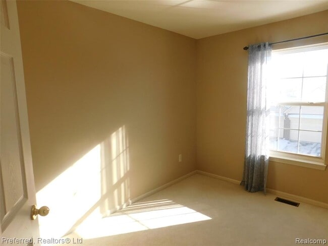 Building Photo - 43124 Providence Ln