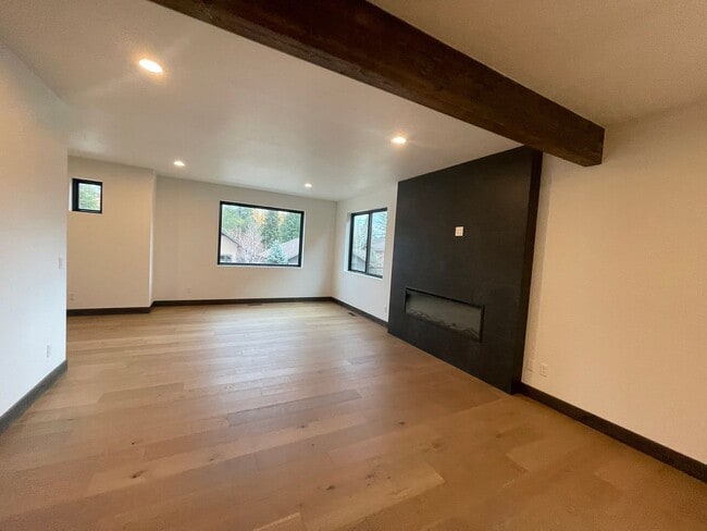 Building Photo - Brand New Three Story Whitefish Townhouse