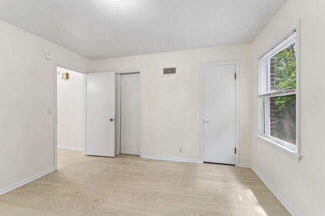 Building Photo - 1210 N 60th St