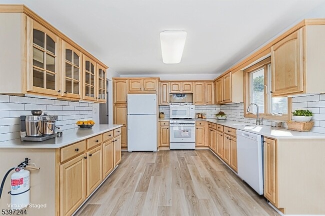 Building Photo - 17 Throckmorton Ln