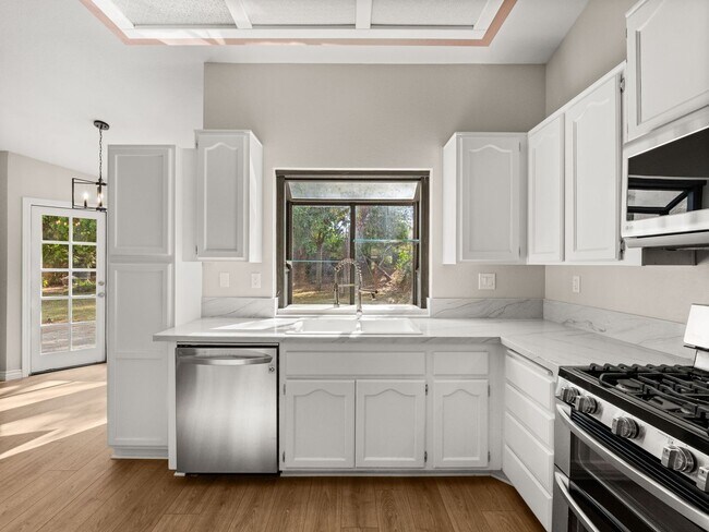 Building Photo - 5911 Rio Valle Dr