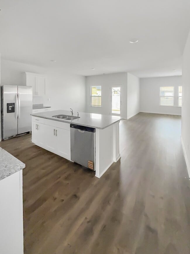 Building Photo - 275 Kipling Dr