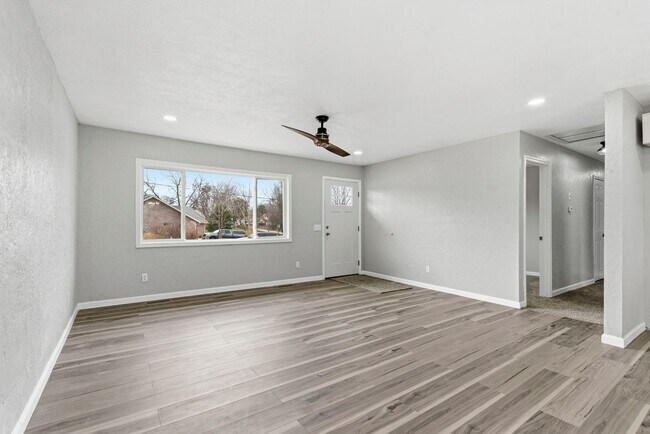 Building Photo - Newly Remodeled | 4 Bedroom | 3 Bathroom | 2 Ensuite's | Nixa, MO School District!