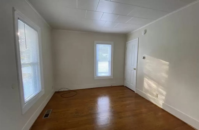 Building Photo - Elizabeth