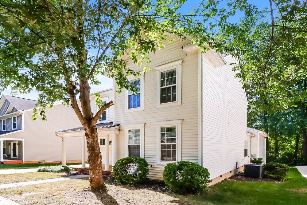 Building Photo - 10217 Meadow Crossing Ln