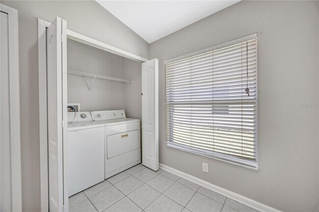 Building Photo - 30435 Annadale Dr