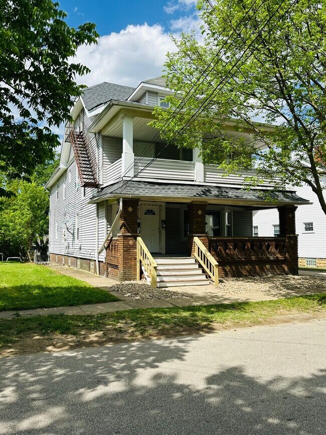 Building Photo - 4014 Cypress Ave