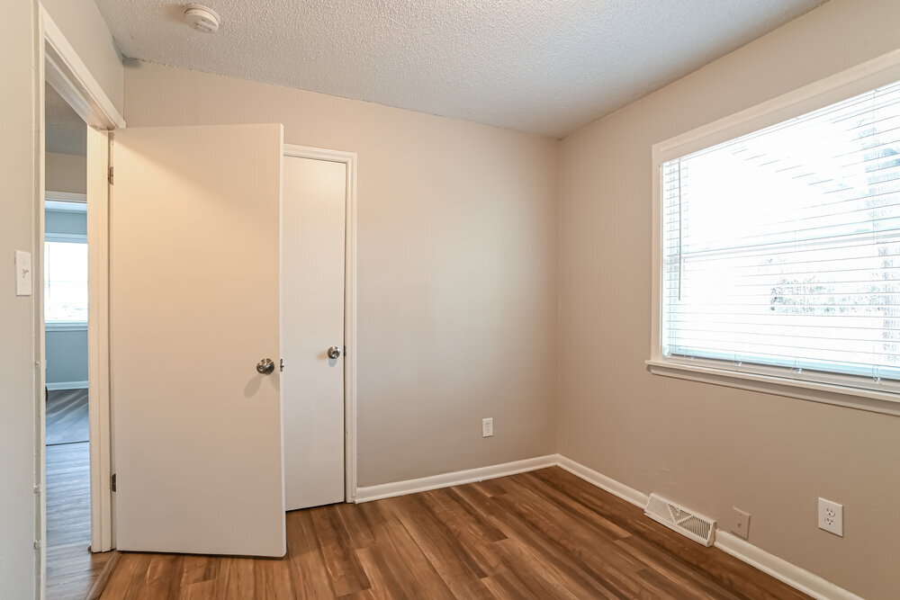 Building Photo - 1618 Longleaf Dr