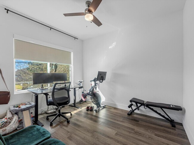 Building Photo - 2222 Wavell St