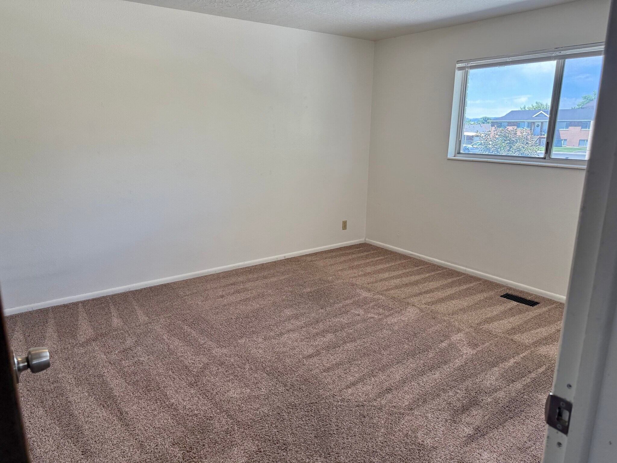 Building Photo - 326 W 450 N
