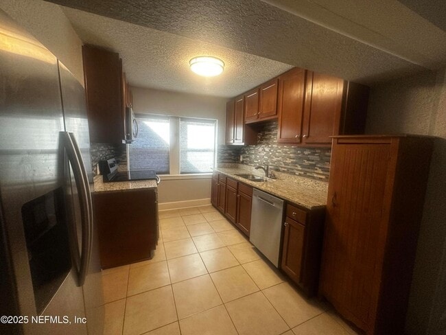 Building Photo - 2628 Myra St